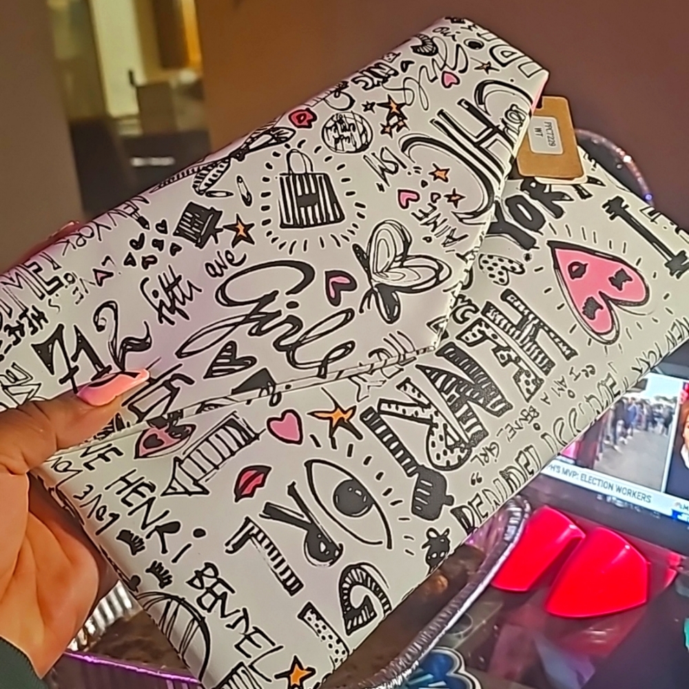 Clutch Graffiti Handbag with Metal Chain Strap.